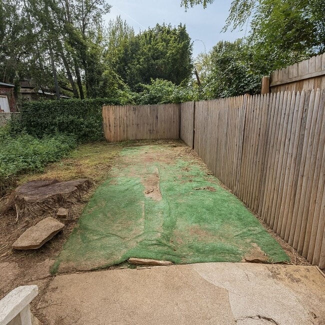 Building Photo - 4 Bedroom 1 Bath Rental In Germantown