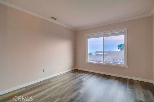 Building Photo - 3554 Seaglen Dr