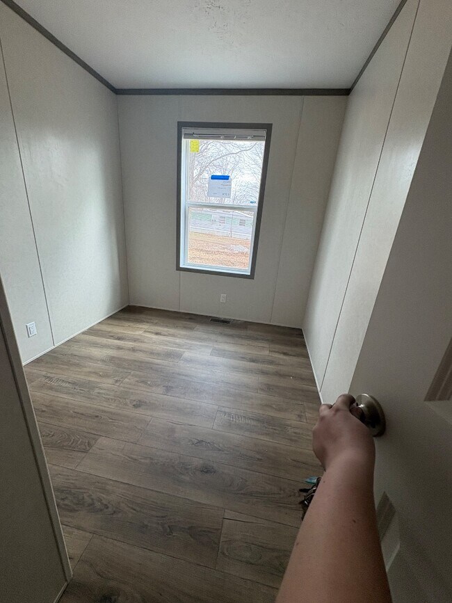 Building Photo - 136 Court Rd