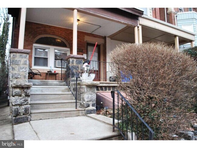 Building Photo - 5027 Pine St