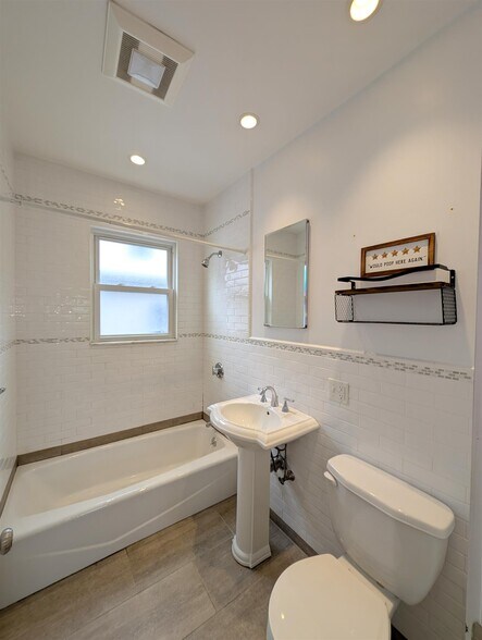 Building Photo - 9 Bonner Ave