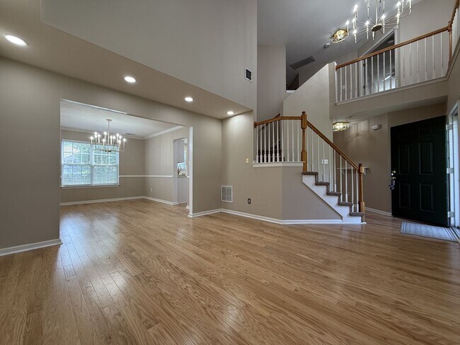 Building Photo - Newly Renovated Modern Home