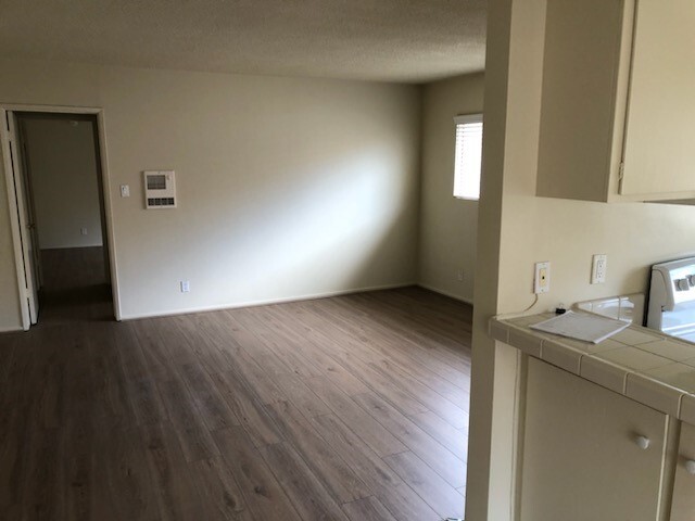 Unit #7 - Encino Apartments