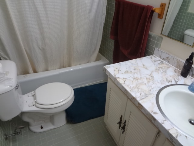 Bathroom 1 with shower - 1517 Cambria Dr