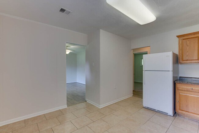 Building Photo - Renovated Virginia Beach Home with Large Yard and Prime Location