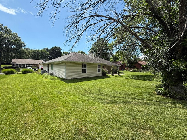 Building Photo - 3700 Wakefield Dr