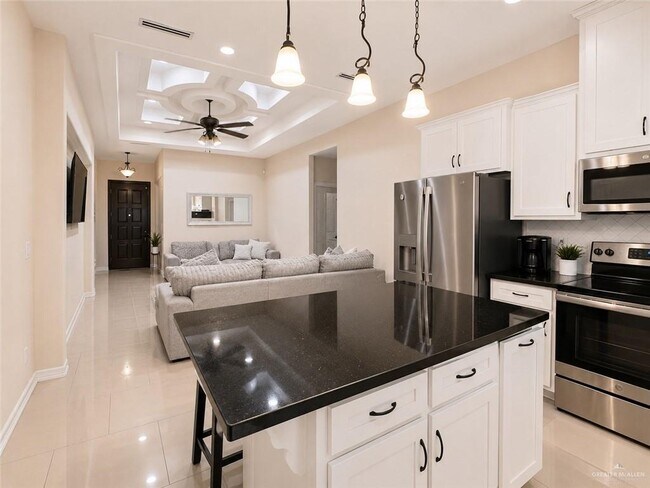 Building Photo - 13 E Imperial Oaks Dr