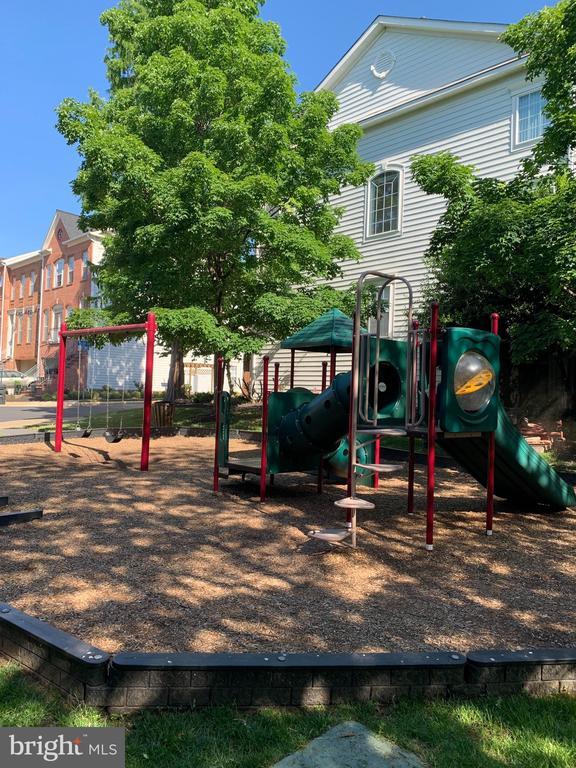 Building Photo - 8105 Quinn Terrace