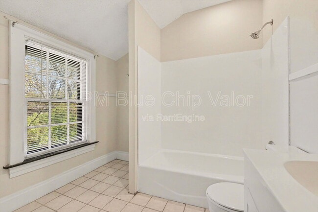 Building Photo - 2220 Salvador St