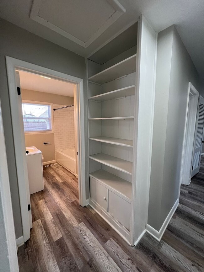 Building Photo - 3 Bedroom Beautifully updated Ranch