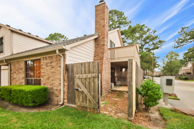 Building Photo - 7812 Theissetta Dr