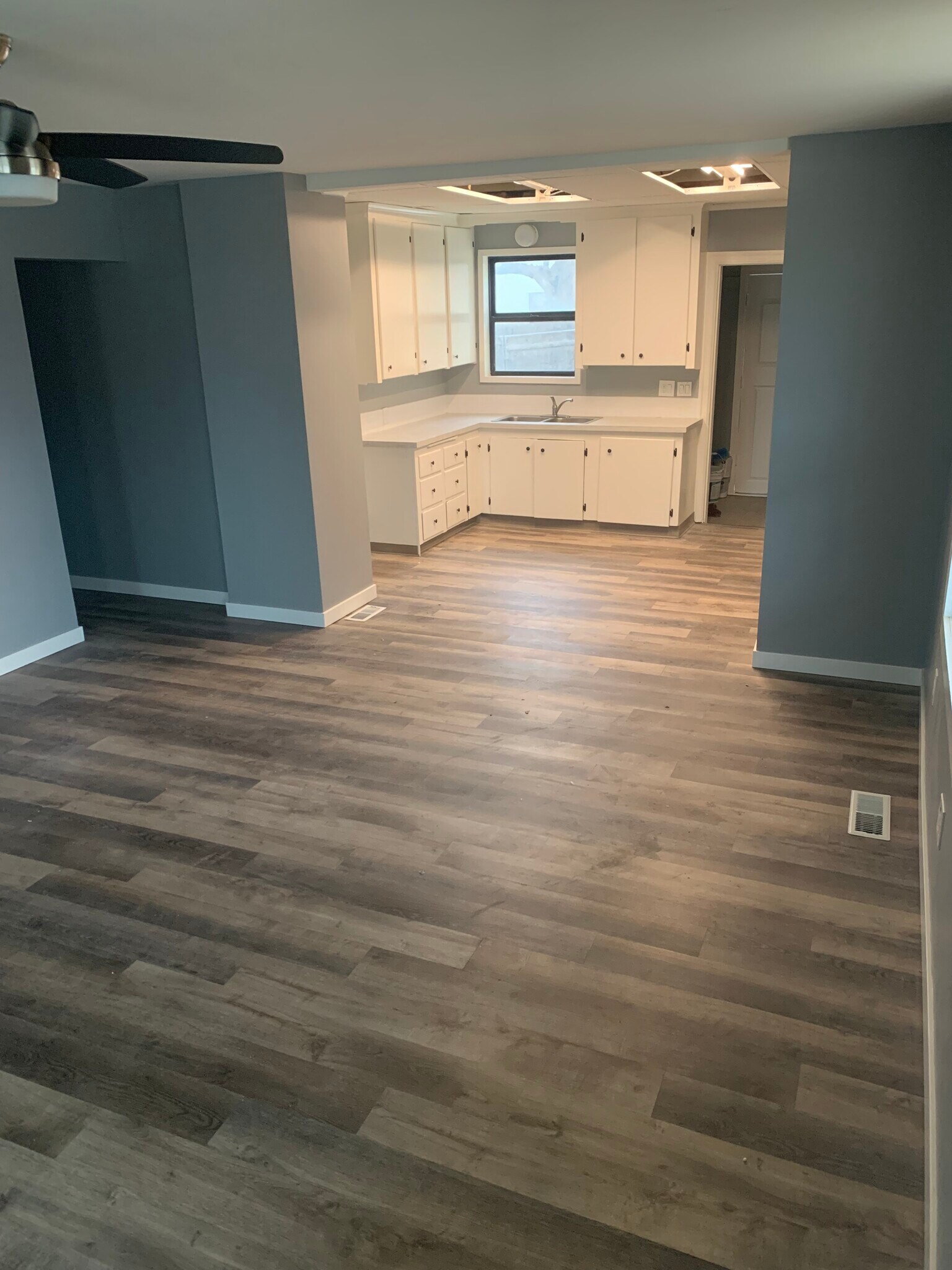 Dining - 802 N 8th Ave