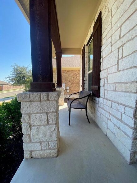 Building Photo - 5021 Pearl Cres Ln