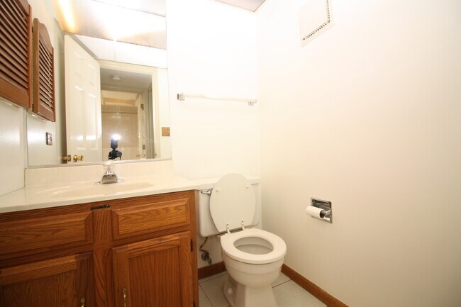 Building Photo - 5406 Chateau Dr