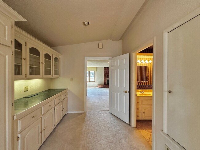 Building Photo - 3 Bedroom