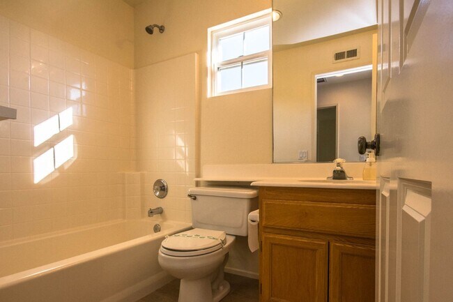 Building Photo - Beautiful 3 Bedroom Home in Rancho Carrillo!