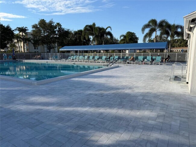 Building Photo - 7290 Kinghurst Dr