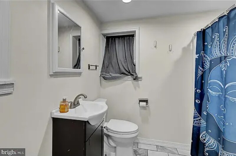 Building Photo - 212 Laurel Ave