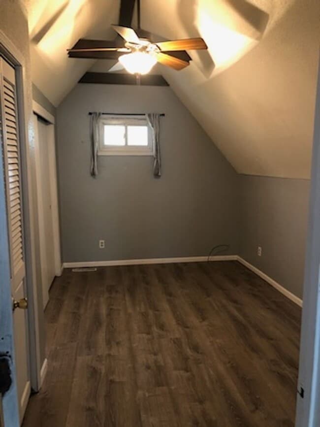 Building Photo - Upper Unit of Duplex