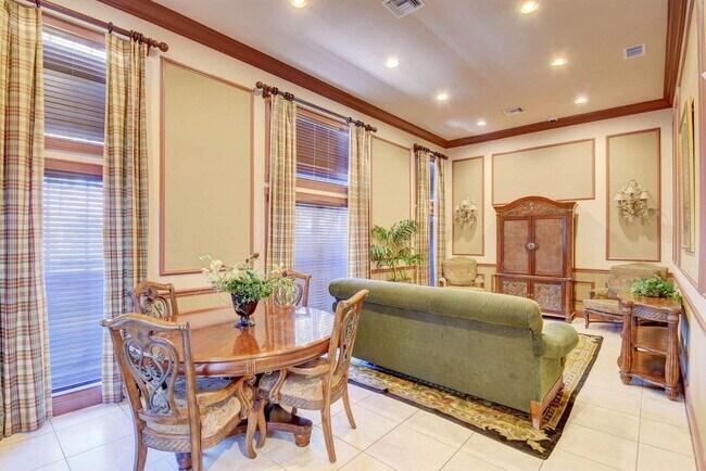 Building Photo - 1100 Scotia Dr