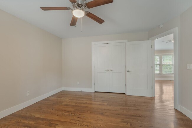Building Photo - Charlotte Park/Nations bungalow home for r...