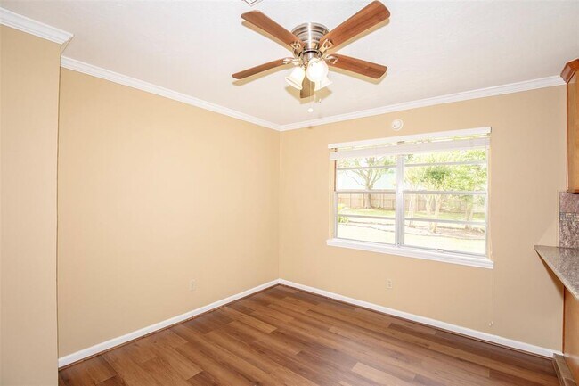 Building Photo - 2569 Cliff Dr
