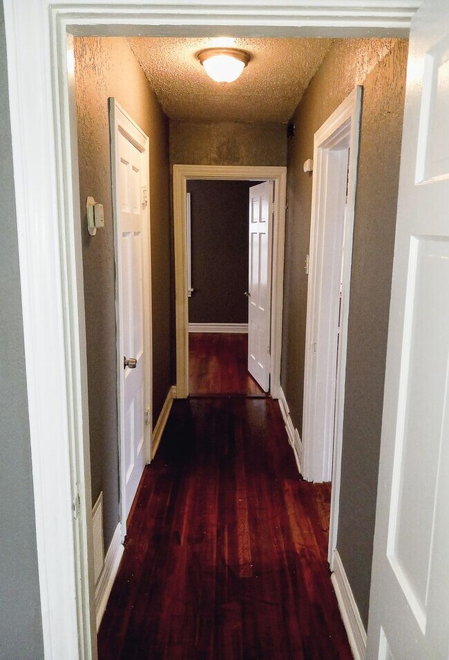 Building Photo - $0 First Month's Rent / $0 Deposit at Move-in