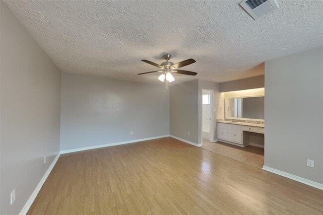 Building Photo - 13627 Montaigne Dr