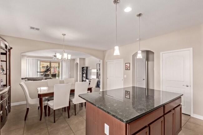 Building Photo - 729 W Silver Reef Dr