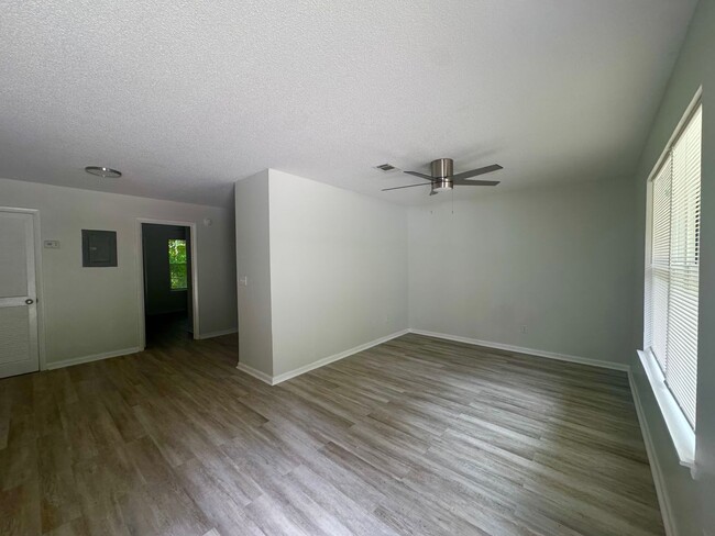Building Photo - Renovated 1 Bedroom 1 Bath in Chipley Fl