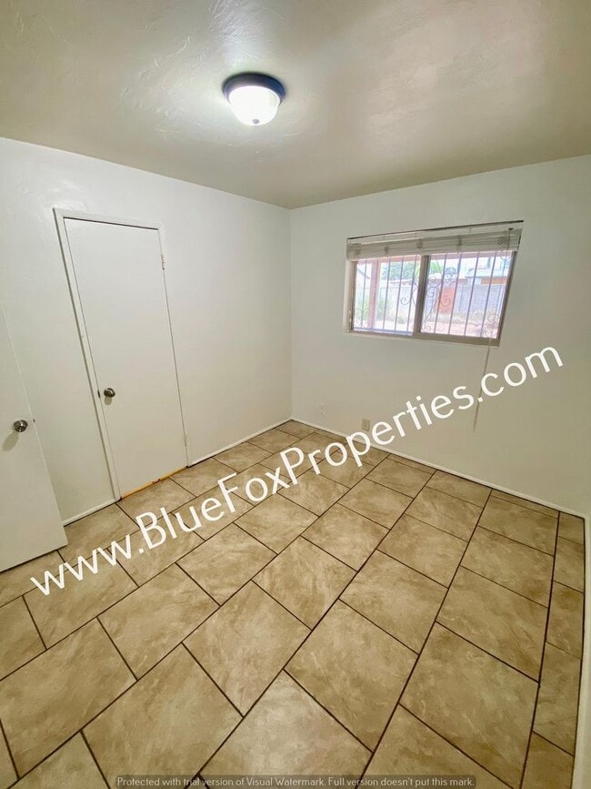 Building Photo - 3807 E Dover Stravenue
