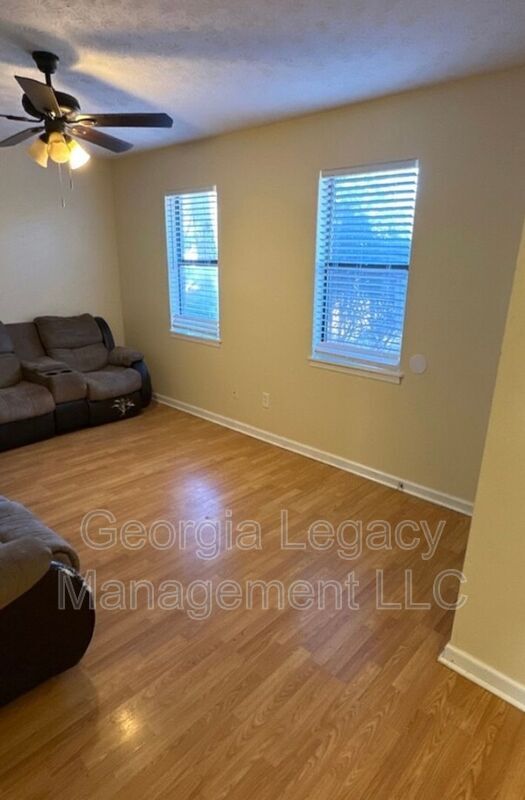 Building Photo - 106 Oak Park Ct