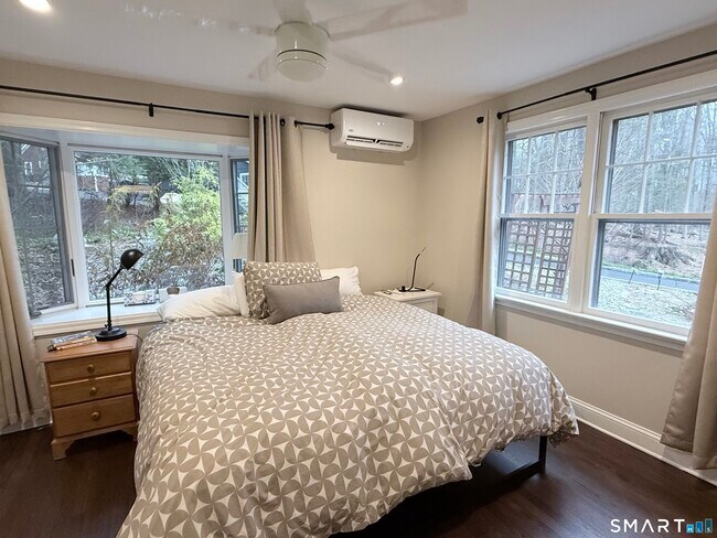 Building Photo - 14 Club Dr