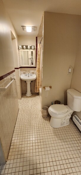 Building Photo - 33 Willow Ave