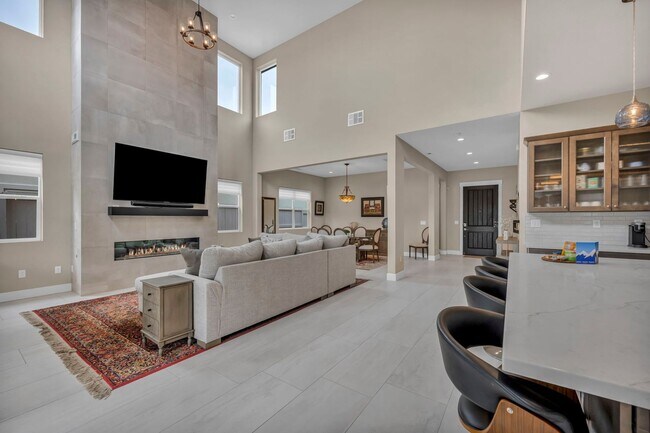 Building Photo - 619 Camargue Trl