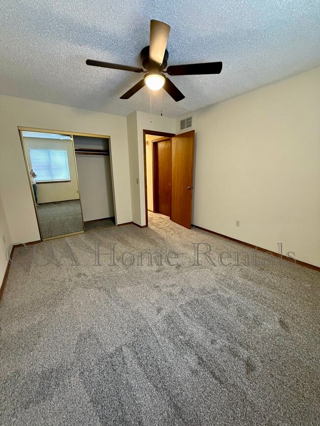 Building Photo - West Side Townhome