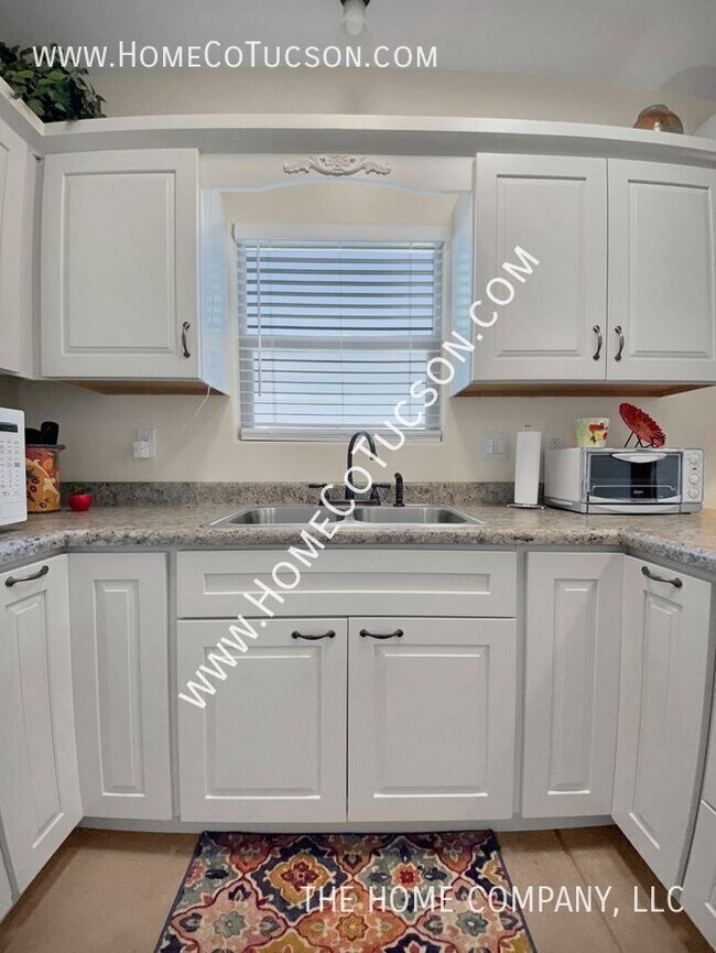 Building Photo - 5661 N Vista Karina Mia
