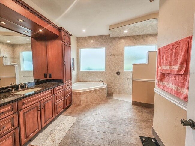 Building Photo - 1 Bay Pointe Dr