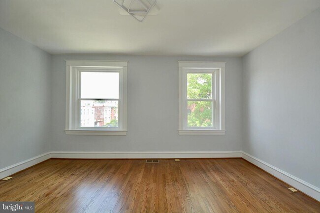 Building Photo - 1724 2nd St NW