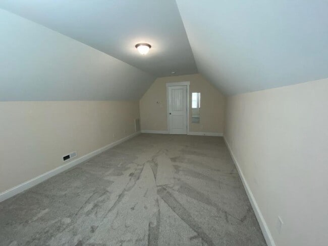 Building Photo - 3 Bed, 2 Bath unfurnished home with Bonus room in Escoba Bay!