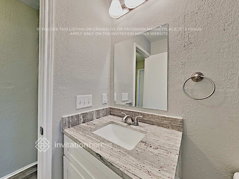 Building Photo - 200 Kalmia Dr