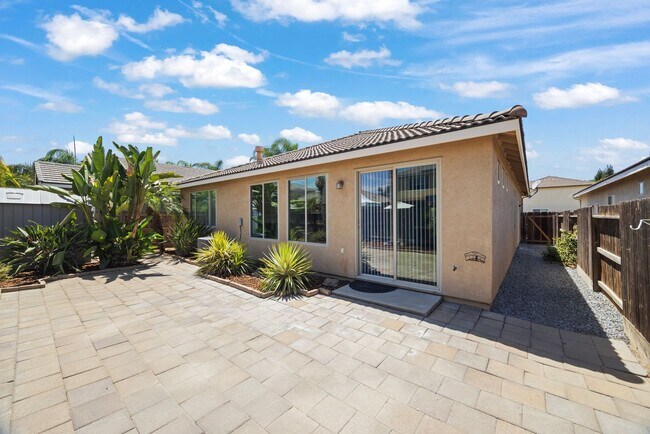 Building Photo - Beautiful home!