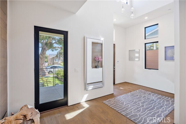 Building Photo - 332 Avenue E