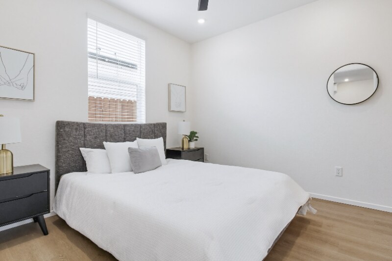 Building Photo - 3042-3044 J St