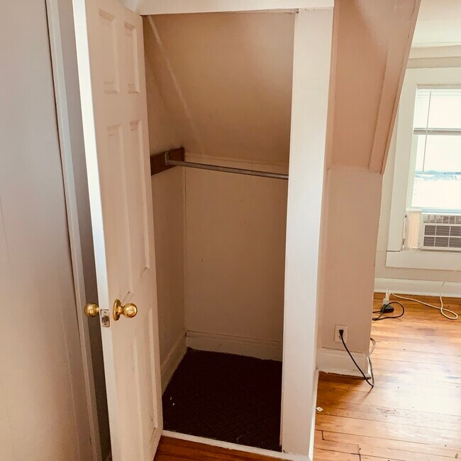 Building Photo - 2900 Enoch Ave