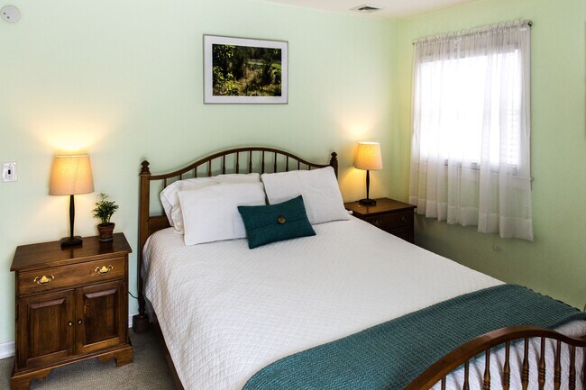 Building Photo - 16 Beechwood Dr