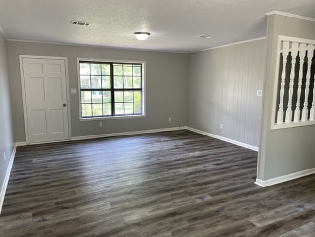 Building Photo - Renovated 3 Bedroom 1 Bath Home for Rent!