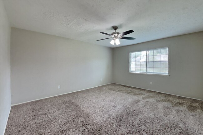 Building Photo - 2102 Turtle Creek Dr