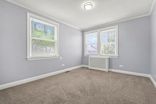 Building Photo - 2600 N Longwood St