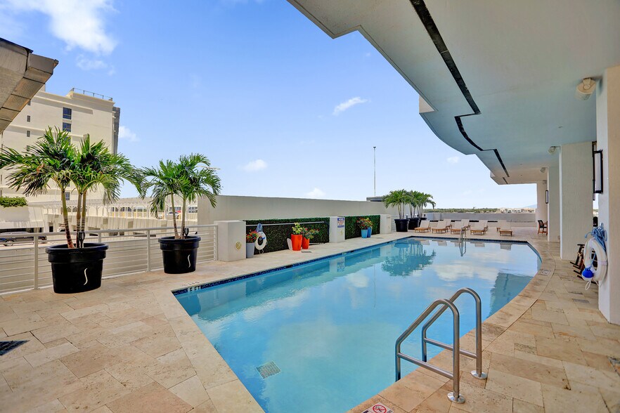 Building Photo - 315 NE 3rd Ave